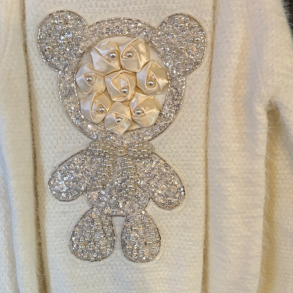 NWT Elegant Cream Turtleneck Sweater with Bear Design - Picture 3 of 5
